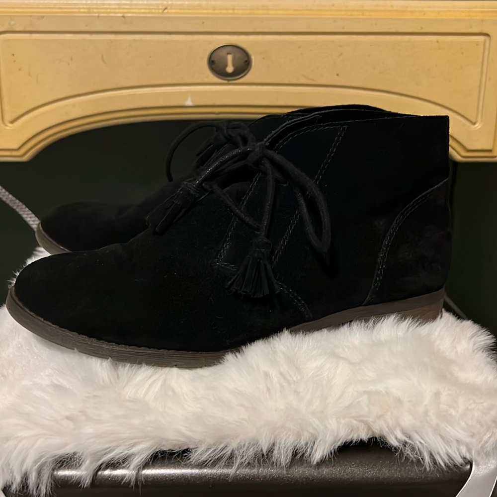 Bjorndal lace-up booties.  Very soft and comfortable.  Barely worn.